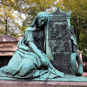 Ornement extérieur, sculpture funéraire en bronze avec patine verte, statue pour cimetières - Product Image 3