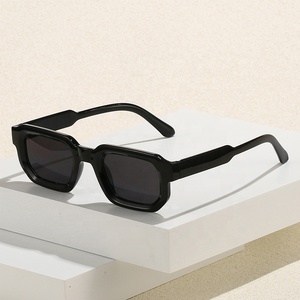 Nouvelles <span class=keywords><strong>lunettes</strong></span> <span class=keywords><strong>de</strong></span> soleil <span class=keywords><strong>pour</strong></span> femmes <span class=keywords><strong>de</strong></span> style rétro européen américain, simples, haut <span class=keywords><strong>de</strong></span> gamme, carrées, petites, en PC, colorées, protection UV400 - Product Image 1
