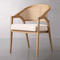 Chaise de salle à manger en rotin de haute qualité au design moderne pour la maison, les hôtels, les restaurants et les cafés