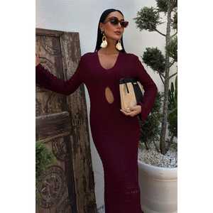 Elegante Vestido Ajustado de Punto con Escote en V Profundo, Aberturas y Cintura Ajustada, Transpirable, para Fiestas y Uso Casual - Product Image 3