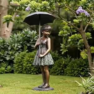 Sculpture de jardin extérieure, sculpture de fille en bronze grandeur nature avec parapluie pour la décoration paysagère - Product Image 1