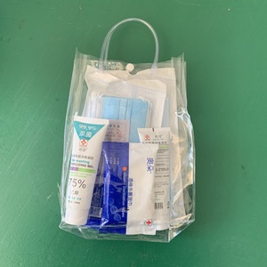 Kit de prevención de epidemias Liang Shu con mascarillas, toallitas desinfectantes, bolsa de almacenamiento de PVC para uso escolar y laboral - Product Image 2