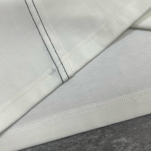 เสื้อยืดทรงหลวมแบบดรอปโชว์เดอร์ หนัก 300 กรัม ผ้าฝ้ายคุณภาพสูง ปักลาย เสื้อยืดโอเวอร์ไซส์ ดีไซน์เนอร์ เสื้อลำลองผู้ชาย - Product Image 5