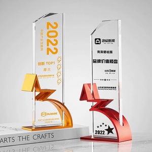 Trophée en cristal avec trophée en métal gravé en forme de pentagramme - Product Image 4
