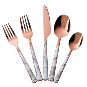 Ensemble de couverts en or rose de qualité supérieure avec manche en marbre, couverts de luxe modernes, parfaits pour la vaisselle de mariage, accent élégant pour la salle à manger - Product Image 1