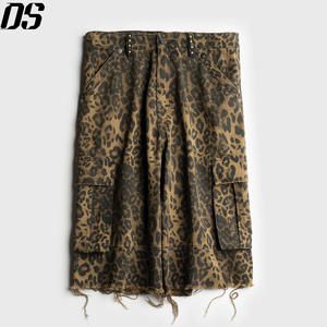 Pantalones Cortos Cargo Holgados con Estampado <span class=keywords><strong>de</strong></span> Leopardo Personalizado para <span class=keywords><strong>Hombre</strong></span>, Dobladillo Deshilachado, <span class=keywords><strong>Corte</strong></span> Ancho Vintage, Pantalones Cortos Largos con Tachuelas, Estilo Y2K, Ropa <span class=keywords><strong>de</strong></span> Patinador - Product Image 1