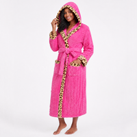 Peignoir en polaire corail pour femme avec capuche, manches longues, ceinture, poches, bordure imprimée léopard, broderie personnalisée pour la maison et le spa