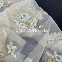 Tissu en maille brodé de perles florales fait main pour robe de mariée haute couture