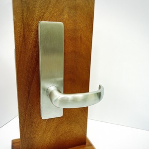 Loquet de porte universel réversible pour salle de bain avec poignée chromée satinée, ensemble de serrure à mortaise pour intérieur - Product Image 1