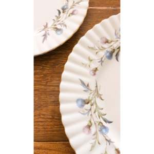 Service de table en porcelaine écologique Royal Albert Brigadoon, six pièces, design vintage personnalisable, plaque dorée en relief, hôtels, fabriqué en kg - Product Image 5