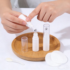 Flacon roll-on de luxe personnalisé en PET de 5 ml, 10 ml, 15 ml pour huiles, parfums, crèmes pour les yeux, sérums et soins des lèvres - Product Image 4