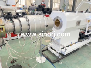 HDPE PPR Gas Suministro de agua Drenaje Conducto de aguas residuales <span class=keywords><strong>Tubo</strong></span> Máquina de extrusión Línea Doble cavidad Núcleo Tornillo Motor Gear ABS PP PE - Product Image 3