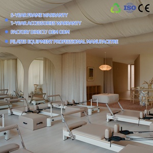 Machine <span class=keywords><strong>de</strong></span> Pilates Reformer Commerciale en Alliage d'Aluminium Blanc avec Cadre Vertical et Rails Silencieux à Vendre - Product Image 1