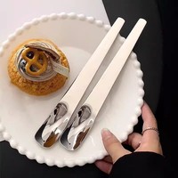 Mini cuillère à crème glacée en acier inoxydable Cuillère à café expresso à long manche pour gâteau au yaourt Friandises en conserve Style adorable