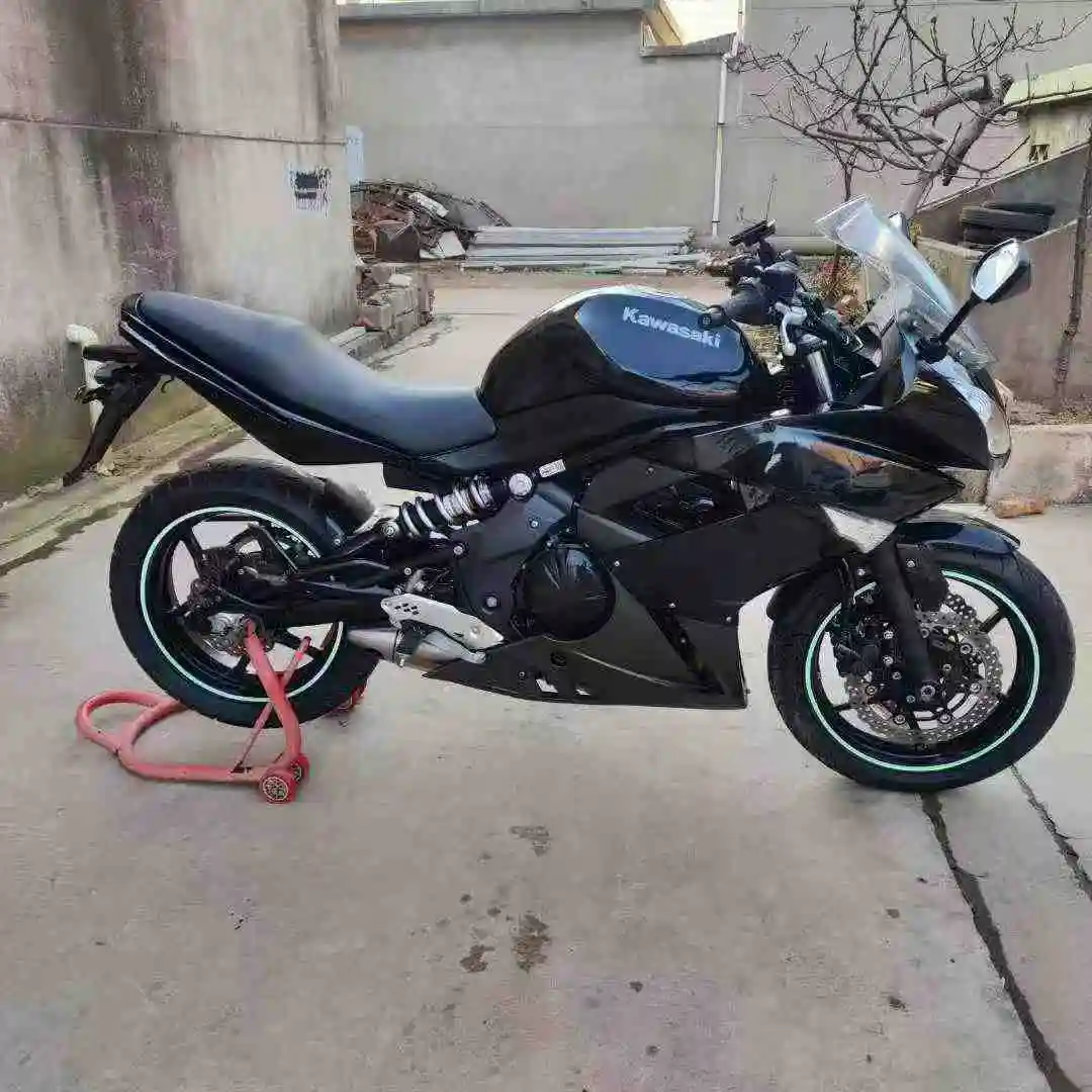 ER-6F высокопроизводительный спортивный мотоцикл Kawasaki 650 куб. См-прочный уличный велосипед с параллельным двойным двигателем и стильным обтекателем