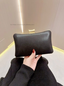 กระเป๋าคลัทช์ทรงหมอนสีดำประดับเพชรสไตล์วินเทจใหม่ ทำจากโพลีเอสเตอร์ ยี่ห้อ Tanjing - Product Image 5