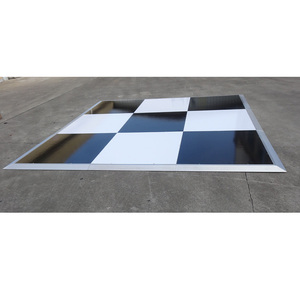 Piso de baile entrelazado de contrachapado negro y blanco de alto brillo para banquetes - Product Image 1