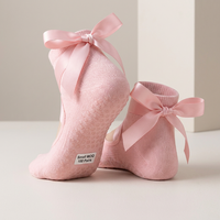 Chaussettes de sport respirantes antidérapantes à design personnalisé pour femmes, idéales pour le Pilates, le Yoga et la Barre, avec options de bordure et de semelle, faible MOQ