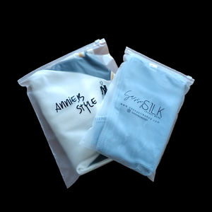 Bolsa <span class=keywords><strong>con</strong></span> <span class=keywords><strong>cremallera</strong></span> de PE ecológica a precio de fábrica, bolsa de plástico <span class=keywords><strong>con</strong></span> <span class=keywords><strong>cremallera</strong></span> personalizada <span class=keywords><strong>con</strong></span> candado <span class=keywords><strong>para</strong></span> <span class=keywords><strong>ropa</strong></span> y grado alimenticio <span class=keywords><strong>para</strong></span> tiendas - Product Image 1