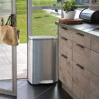 Poubelle à pédale de 13 gallons Poubelle en acier inoxydable Poubelle résistante aux empreintes digitales Poubelle à couvercle à fermeture souple pour la cuisine
