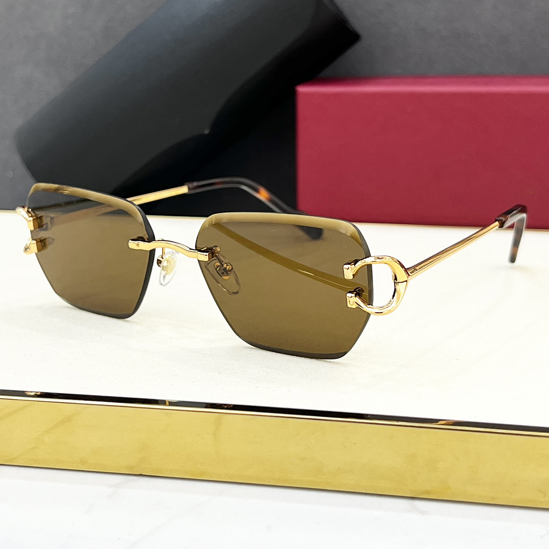 Tè con cornice dorata