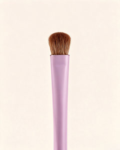 Pincel para sombra de ojos <span class=keywords><strong>Essence</strong></span> 01 Throwing Little Shade |   Cerdas de Pelo Sintético Suave |   Brocha de Maquillaje Vegana para Ojos, Precisión para Difuminar - Product Image 2