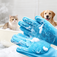 Gant de toilettage pour animaux de compagnie en silicone personnalisé avec poils sur la paume, design à cinq doigts pour le bain des chiens, l'élimination des poils lâches et le nettoyage des pattes