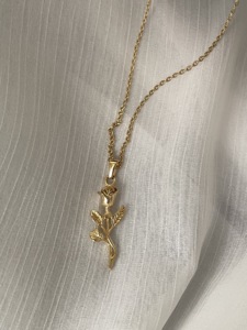 <span class=keywords><strong>Messia</strong></span> Hochglanzpolierte Romantische Damen Edelstahl 18K Vergoldete Seilkette Rosen-Halskette für Hochzeit & Party - Product Image 2
