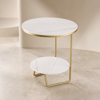 Table d'appoint moderne en pierre frittée, directement de l'usine, avec cadre asymétrique en U fin couleur or champagne et étagère inférieure, mobilier de salon
