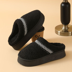 Chaussons d'hiver pour femmes, mules à <span class=keywords><strong>plateforme</strong></span> doublées de fourrure chaude, brodées ethniques, en daim, pour intérieur et extérieur, en coton, faible MOQ - Product Image 3
