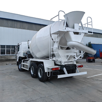 Camion malaxeur à béton mobile SINOTRUK 6x4 avec moteur diesel puissant de 10 L et lames de mélange en spirale anti-usure pour les fondations de maisons