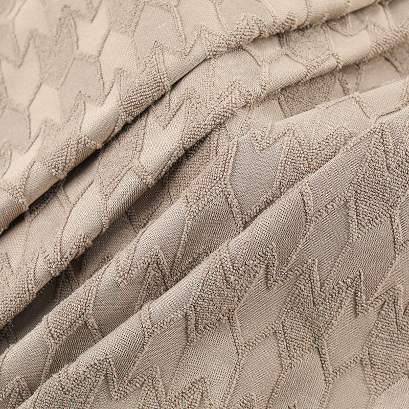 สีเทาเข้ม