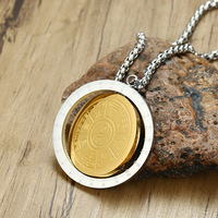 Pendentif en acier inoxydable rotatif créatif Zodiac Huit Trigrammes Gravé Spinning Round Plate Gossip Collier Esthétique Homme
