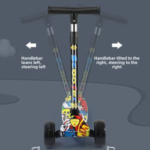 Monopattino Pieghevole a 3 Ruote per Bambini con Luci, Disponibile in Diversi Colori, Perfetto Regalo Giocattolo per Ragazzi e Ragazze - Product Image 4