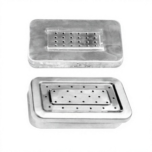Boîte à instruments chirurgicaux perforée en acier inoxydable, plateau rectangulaire avec trous d'aération pour usage médical - Product Image 3