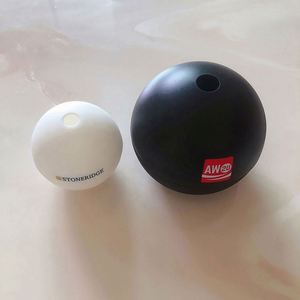 Moules à glaçons sphériques en silicone écologiques réutilisables de 2,5 pouces avec logo personnalisé pour whisky et cocktails - Product Image 4