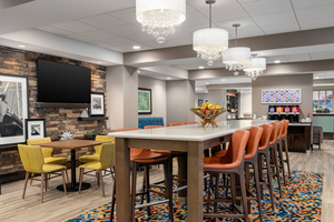 Mobili per Hotel Hampton Inn by Hilton: Letto, Sedia, Tavolo, Arredamento per Progetti Alberghieri di Alta Gamma - Product Image 5
