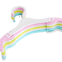 Ensemble de cintres en plastique pliables pour enfants, à largeur d'épaule réglable, avec motif enfantin, pour salon, armoire et salle de bain