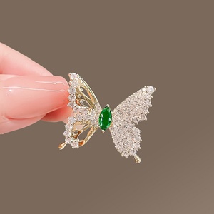 Junhong Jewelry Exquisite <b>Emerald</b> Green Dancing Butterfly Brooch Creative Women's Alloy Gold Plated Rhinestone Crystal Gift - Product Image 1