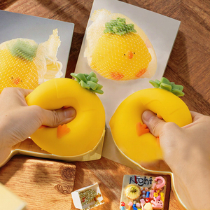 ของเล่นบีบคลายเครียดรูปไก่หัวสับปะรดสีเหลืองสุดสร้างสรรค์ ทำจาก TPR ของเล่นจำลองสัตว์การ์ตูน สำหรับเด็กผู้หญิงอายุ 14 ปีขึ้นไป - Product Image 3