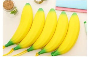Pochette de papeterie personnalisée Kawaii, mignonne, de dessin animé, originale, petite, en silicone 3D, en forme de banane, pour les enfants d'âge scolaire, les filles - Product Image 2