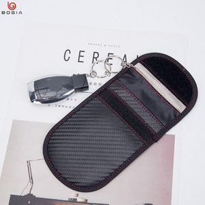Étui de protection <span class=keywords><strong>RFID</strong></span> <span class=keywords><strong>pour</strong></span> clé de <span class=keywords><strong>voiture</strong></span>, bloqueur de signal en cuir PU fibre de carbone, pochette porte-clés avec anneau - Product Image 5