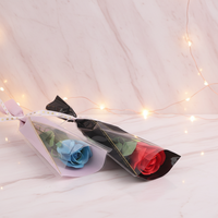 Buket Mawar Merah Buatan Kustom dengan Lampu LED, Mutiara, Tangkai Tunggal, Tas Hitam, Kotak Transparan untuk Hari Valentine, Hari Ibu, Wisuda