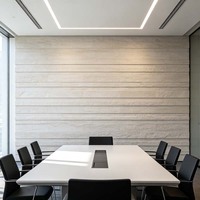 Горизонтальные панели из искусственного камня PU Slate Great Wall для проектов по обновлению стен больших площадей в курортных клубах и отелях