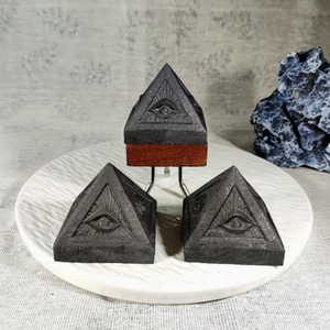<span class=keywords><strong>Pyramide</strong></span> en <span class=keywords><strong>Shungite</strong></span> Naturelle Polie avec Gravure Œil Turc, <span class=keywords><strong>Pierre</strong></span> de Protection Artisanale pour Décoration de Bureau, Vente en Gros, Noir - Product Image 5