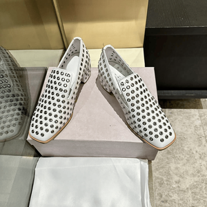 Chaussures Jimmy tendance et élégantes en cuir de haute qualité avec œillets métalliques, respirantes et respectueuses de la peau - Product Image 1