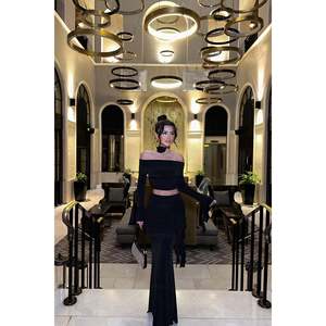 Ensembles de costumes noirs pour femmes avec détails en rose - Product Image 5