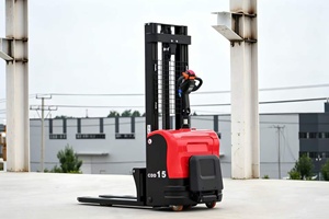 Chariot élévateur semi-électrique Solreign <span class=keywords><strong>CDD</strong></span> 1500 kg avec batterie lithium-ion et mât à 3 sections pour levage <span class=keywords><strong>de</strong></span> palettes économique et compact - Product Image 2