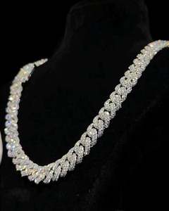 Collar de Cadena Cubana de Moissanita Ecológica con Aspecto de Diamante, Brillo Brillante, Joyería de Lujo para Hombres y Mujeres, Disponible para la Venta - Product Image 3