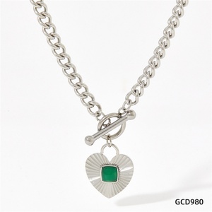 Pendentif en Pierre d'Émeraude Naturelle en Forme de Cœur, Chaîne Cubaine Plaquée Or en Acier Inoxydable avec Fermoir OT, Collier en Pierre Précieuse pour Femmes - Product Image 6